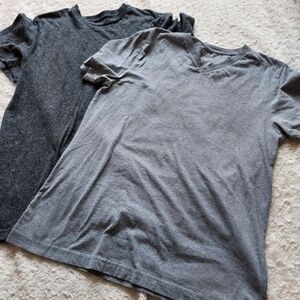 Bundle (2) Comfy Casual Charcoal & Light Gray Tees Medium Minimalist